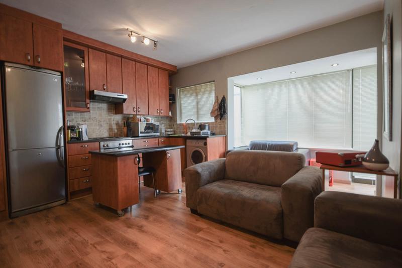 To Let 1 Bedroom Property for Rent in Sea Point Western Cape